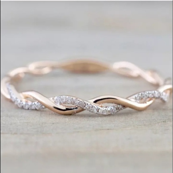 Jewelry - Rose gold plated ring